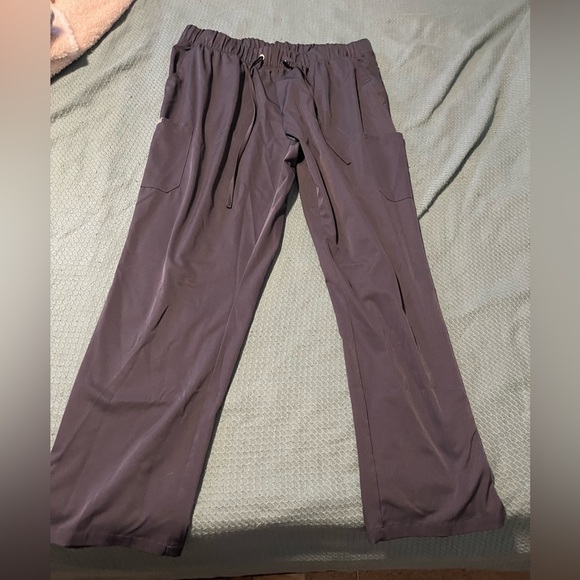 SOULFUL SCRUBS for Women 6 Pocket, Cargo Pant - Stylish Medical Scrub Pant 🤍 - Picture 2 of 6